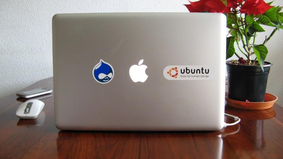 Foto de Macbook con Ubuntu