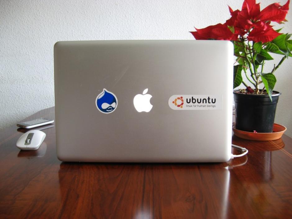 Foto de Macbook con Ubuntu